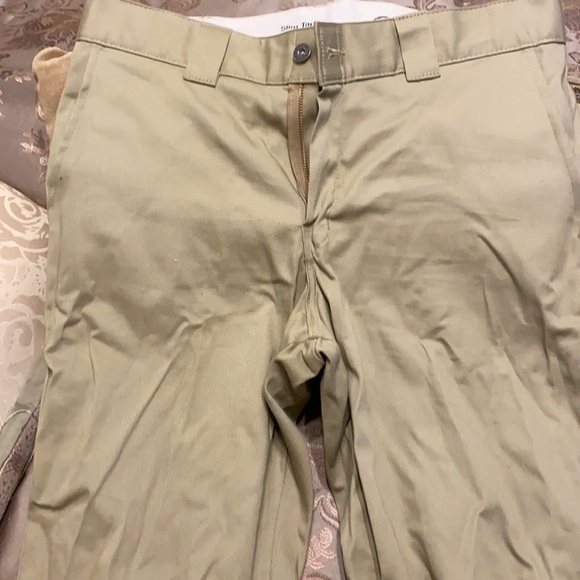 MEN’S DICKIE’S KHAKI SIZE 33/32, EXCEL. COND. 👕 - Picture 1 of 4
